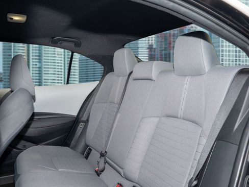 Used 2025 Toyota Corolla SE w/ SE Premium Package image 16