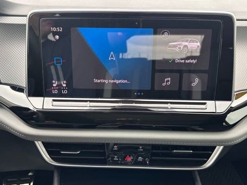 Used 2024 Volkswagen Atlas Peak Edition SE AWD/4WD image 29