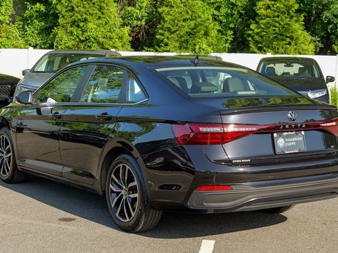 Used 2025 Volkswagen Jetta SE w/ Sunroof Package FWD image 5