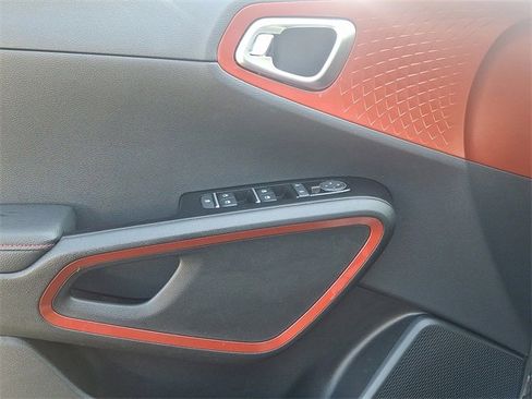 Used 2023 Kia Soul GT-Line image 11