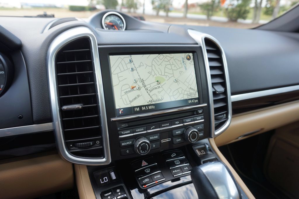 Used 2014 Porsche Cayenne Platinum Edition AWD/4WD image 40