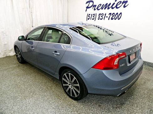 Used 2017 Volvo S60 T5 Inscription image 4