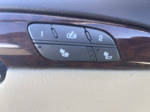 Used 2011 Buick Lucerne CXL image 18