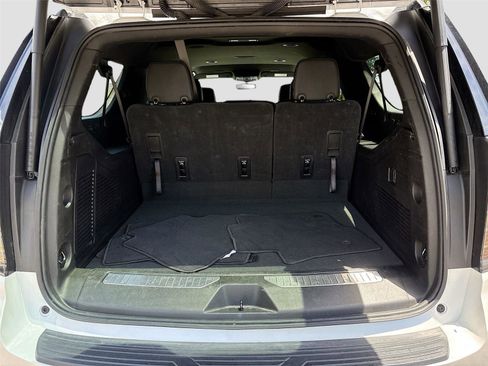 Used 2025 Chevrolet Suburban Z71 AWD/4WD image 27