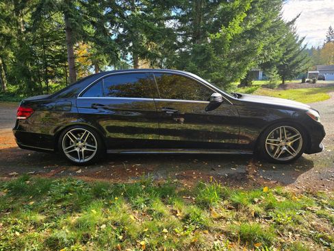 Used 2014 Mercedes-Benz E 550 4MATIC Sedan image 6