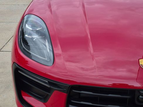 Certified 2025 Porsche Macan AWD/4WD image 12