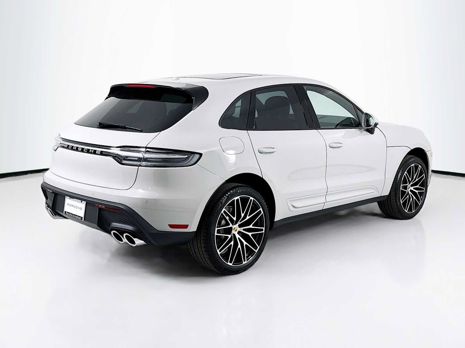Used 2026 Porsche Macan AWD/4WD image 9
