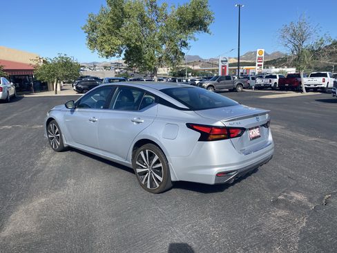 Used 2022 Nissan Altima 2.5 SR AWD/4WD image 2