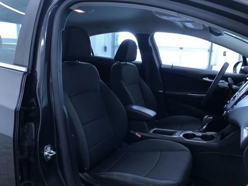 Used 2017 Chevrolet Cruze LT image 23