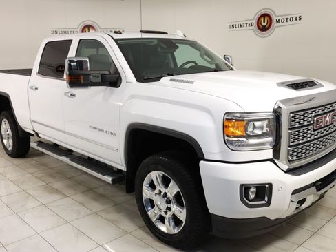 Used 2019 GMC Sierra 2500 Denali w/ Duramax Plus Package AWD/4WD image 39