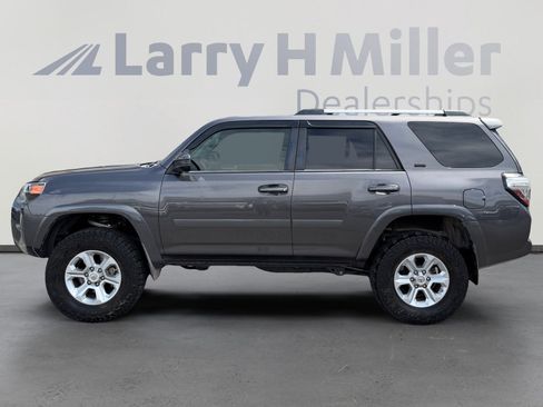Used 2019 Toyota 4Runner SR5 AWD/4WD image 2