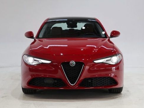 Used 2020 Alfa Romeo Giulia Ti w/ Active Blind Spot Package image 2