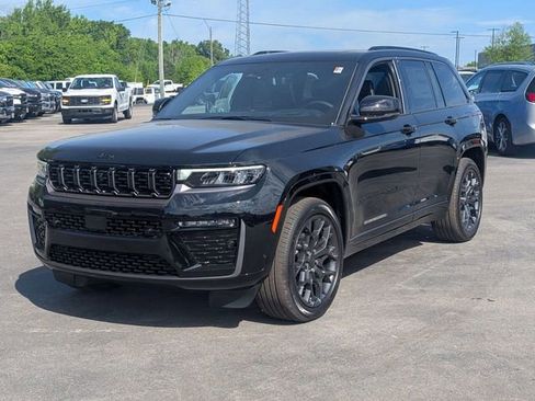 Certified 2026 Jeep Grand Cherokee Summit AWD/4WD image 4