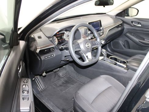 Used 2024 Nissan Altima 2.5 SV image 21
