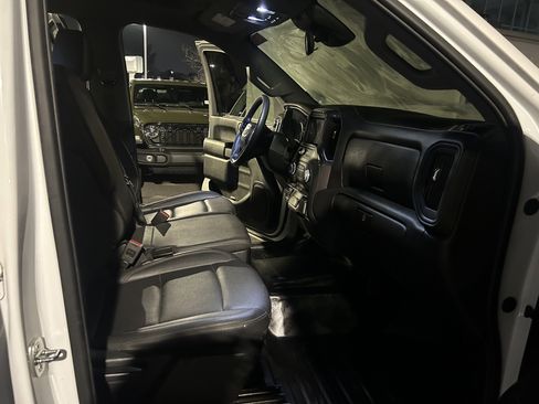 Used 2024 GMC Sierra 3500 Pro w/ Convenience Package image 10
