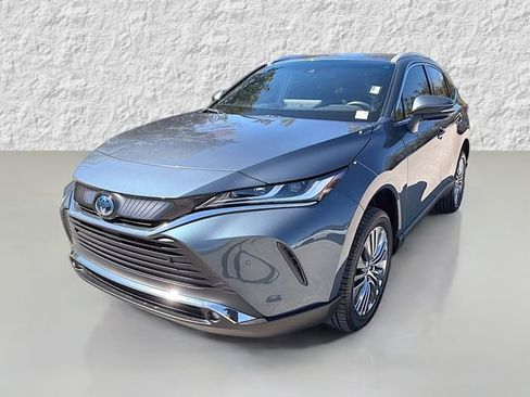 Used 2023 Toyota Venza XLE image 7