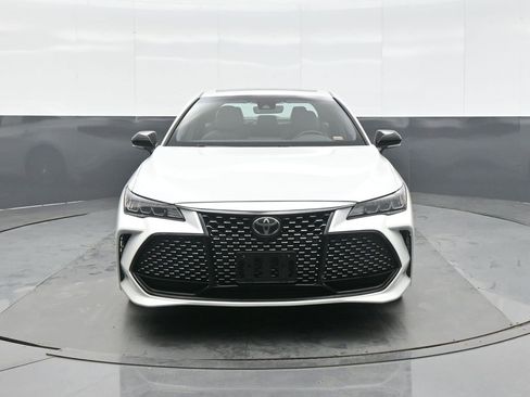 Used 2019 Toyota Avalon XSE image 2