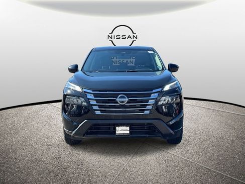 Used 2024 Nissan Rogue SV image 2