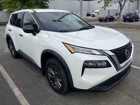 Used 2021 Nissan Rogue S image 4