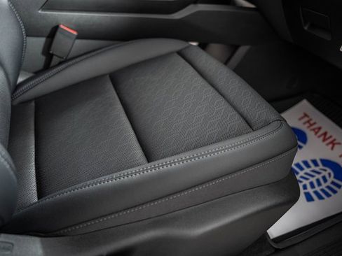 New 2026 Chevrolet Equinox LT w/ Convenience Package II image 32