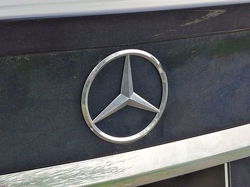Used 2018 Mercedes-Benz C 300 4MATIC Sedan image 4