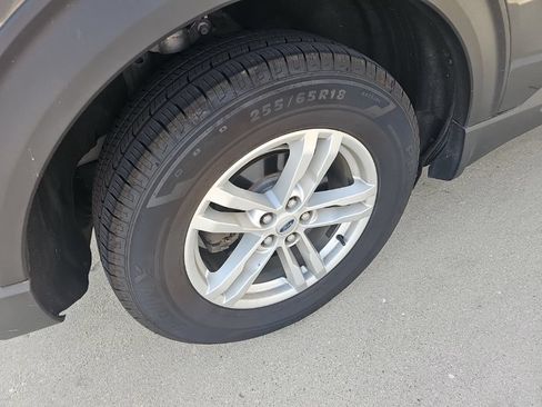 Used 2020 Ford Explorer XLT AWD/4WD image 6