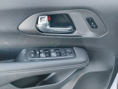 New 2026 Chrysler Pacifica Select image 21