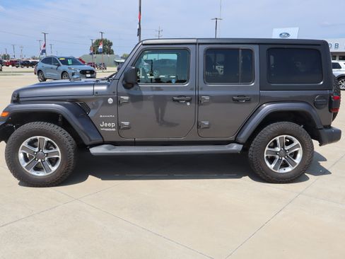 Used 2021 Jeep Wrangler Unlimited Sahara w/ LED Lighting Group AWD/4WD image 8