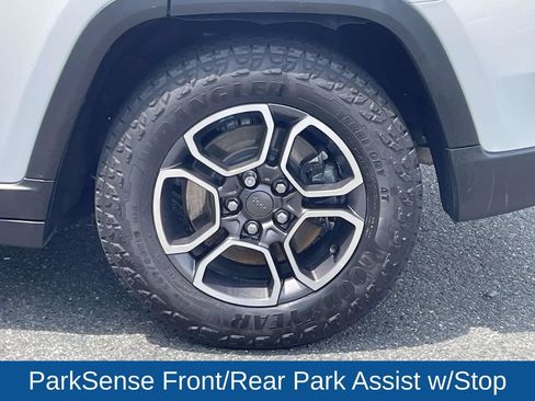 Used 2023 Jeep Grand Cherokee Trailhawk w/ Advanced Protech Group II AWD/4WD image 12