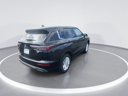 New 2025 Mitsubishi Outlander ES image 8