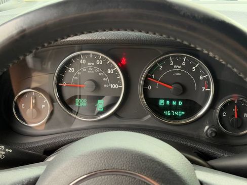 Used 2018 Jeep Wrangler Unlimited Rubicon w/ Connectivity Group AWD/4WD image 30