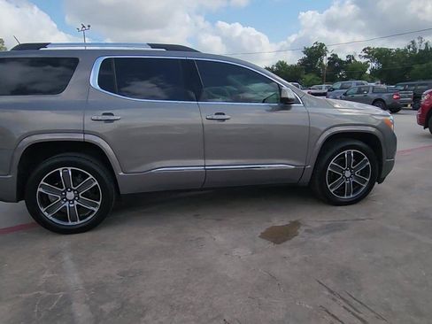 Used 2019 GMC Acadia Denali w/ Technology Package FWD image 9