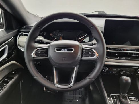 Used 2025 Jeep Compass Limited AWD/4WD image 5