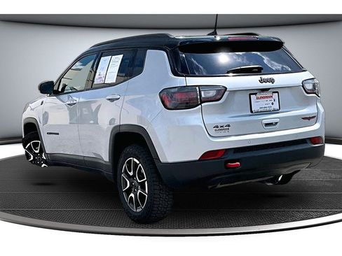 Used 2025 Jeep Compass Trailhawk w/ Trailhawk Elite Group AWD/4WD image 2