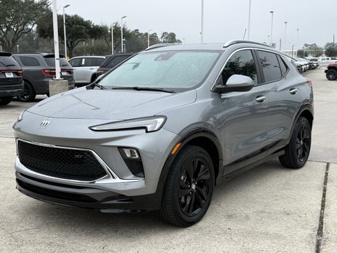 Used 2024 Buick Encore GX Sport Touring image 9