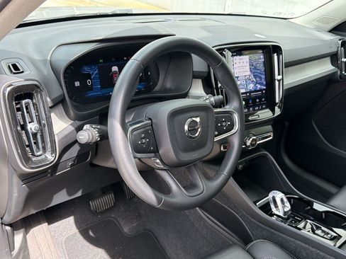 Used 2023 Volvo XC40 B4 Plus w/ Protection Package Premier FWD image 4