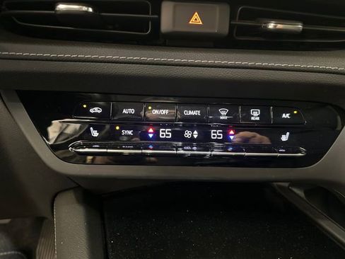 Used 2022 Buick Envision Preferred FWD image 29