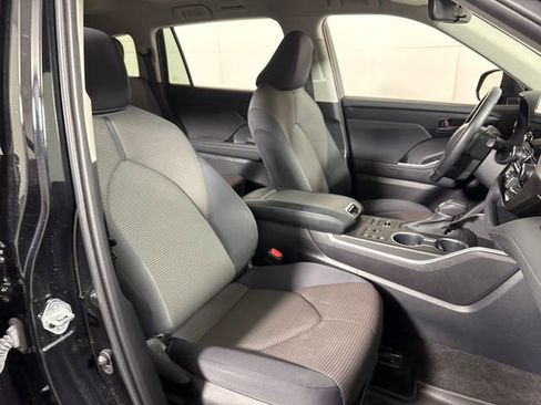 Used 2023 Toyota Highlander LE AWD/4WD image 14