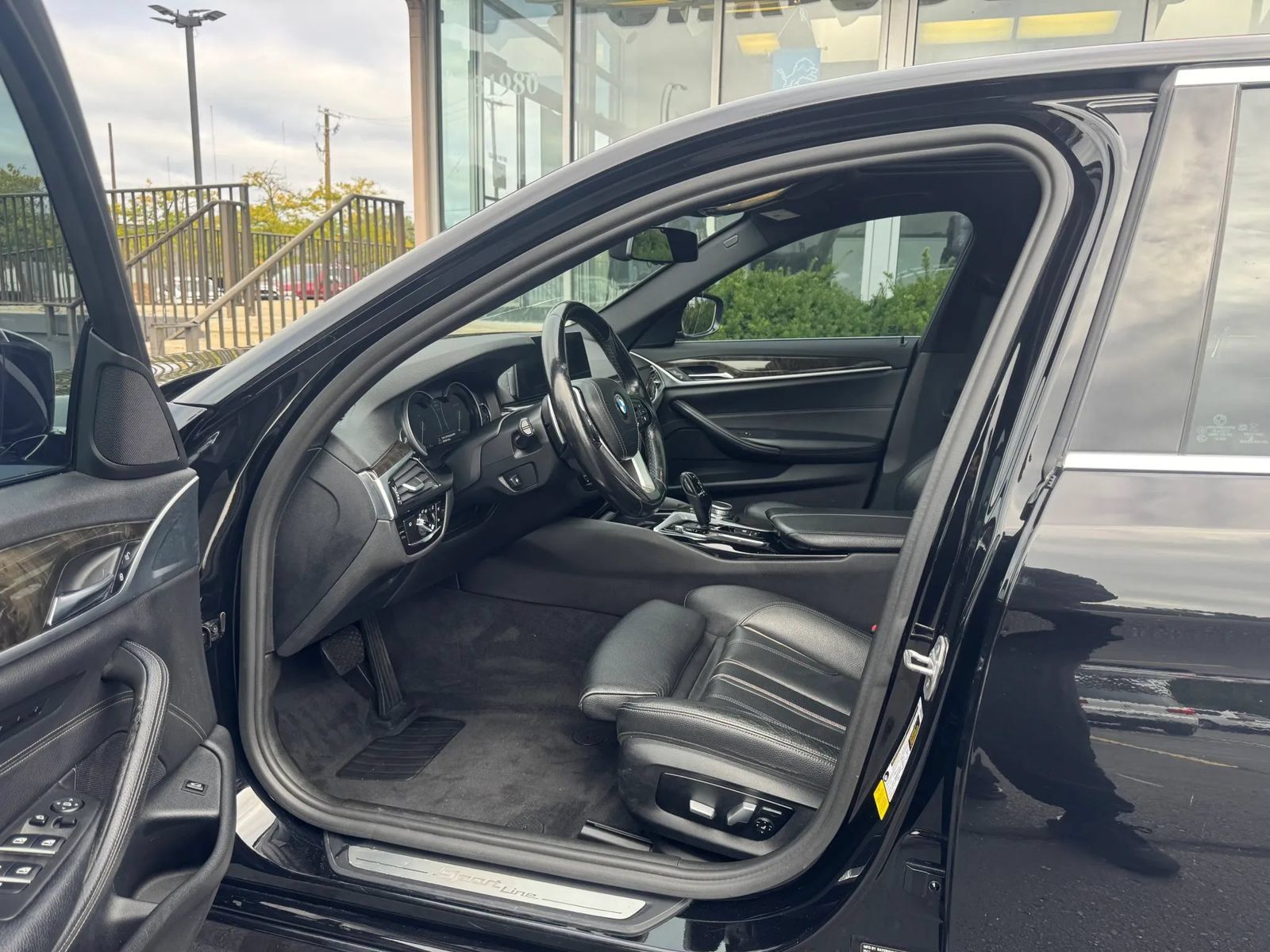 Used 2017 BMW 540i RWD image 11