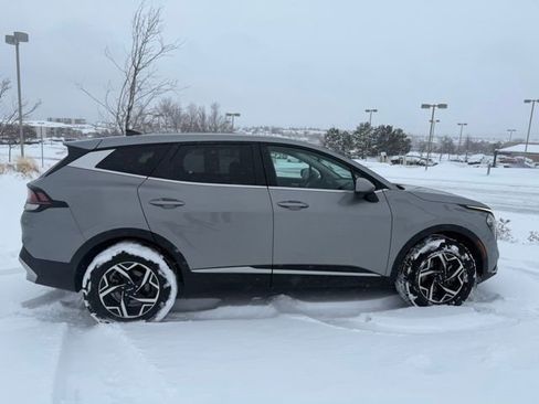 Used 2023 Kia Sportage LX image 9