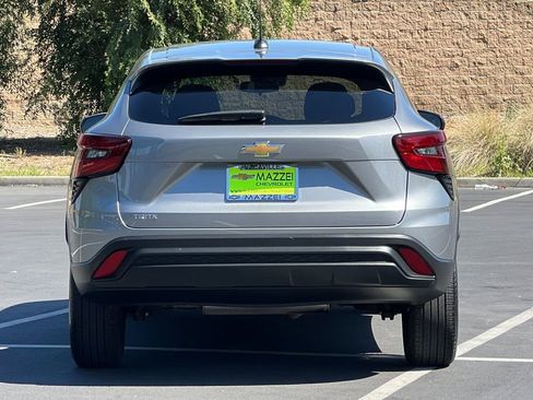 Used 2025 Chevrolet Trax LS FWD image 12