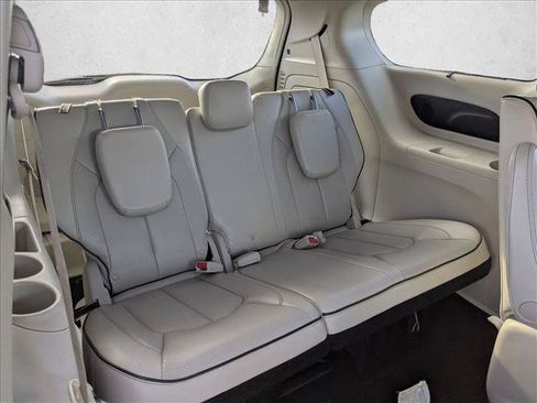 Used 2017 Chrysler Pacifica Platinum FWD image 22