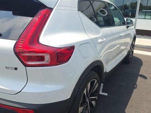 Used 2023 Volvo XC40 B5 Plus w/ Protection Package Premier AWD/4WD image 6