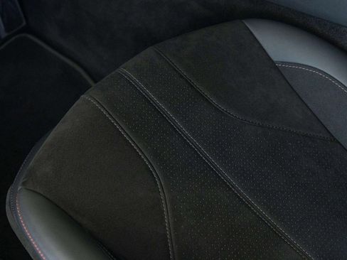 Used 2025 Aston Martin V8 Vantage Coupe image 36