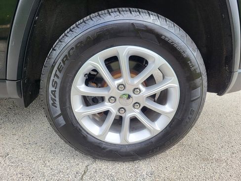 Used 2014 Jeep Grand Cherokee Laredo w/ 18" Wheel & 8.4" Radio Group AWD/4WD image 29