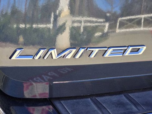 Used 2022 Ford Explorer Limited w/ Equipment Group 301A image 11