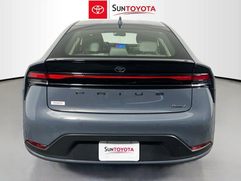 Used 2025 Toyota Prius LE image 5