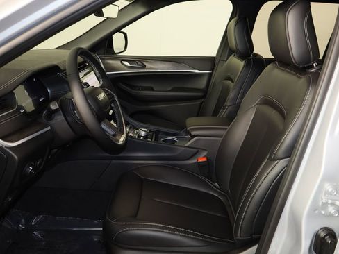 New 2025 Jeep Grand Cherokee Limited image 15