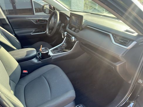 Used 2021 Toyota RAV4 LE image 11