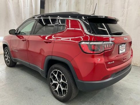Used 2025 Jeep Compass Limited AWD/4WD image 5